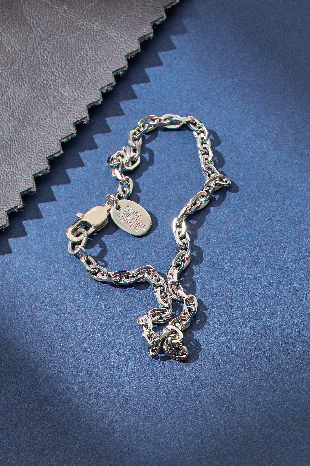 linked up close anklet