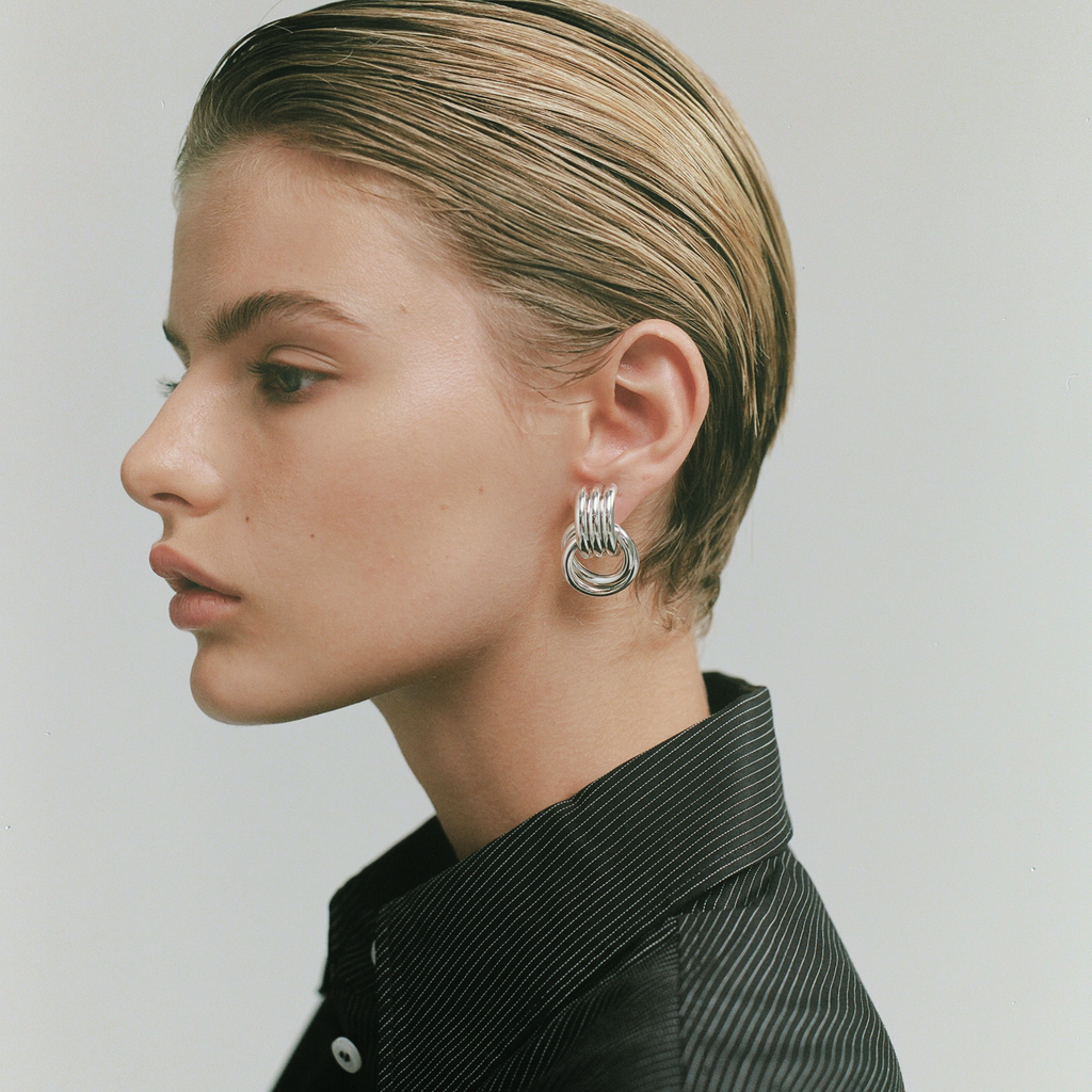 MINI KNOT EARRINGS - image 9
