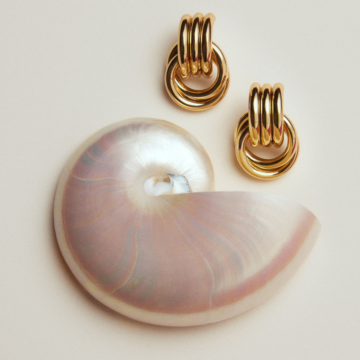 MINI KNOT EARRINGS - image 4